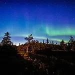 Satu, Kahden Makuuhuoneen Kelomoekki, Lukuisten Polkujen, Polkupyoeraereitin Sekae Kalaisan Tunturilammen Vieressae Ferienhaus
