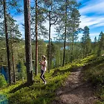 Ferienhaus Satu, Kahden Makuuhuoneen Kelomoekki, Lukuisten Polkujen, Polkupyoeraereitin Sekae Kalaisan Tunturilammen Vieressae Syöte