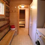 Satu, Kahden Makuuhuoneen Kelomoekki, Lukuisten Polkujen, Polkupyoeraereitin Sekae Kalaisan Tunturilammen Vieressae * Syöte