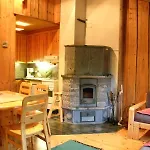 Ferienhaus Satu, Kahden Makuuhuoneen Kelomoekki, Lukuisten Polkujen, Polkupyoeraereitin Sekae Kalaisan Tunturilammen Vieressae *
