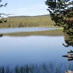 Satu, Kahden Makuuhuoneen Kelomoekki, Lukuisten Polkujen, Polkupyoeraereitin Sekae Kalaisan Tunturilammen Vieressae *