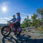Satu, Kahden Makuuhuoneen Kelomoekki, Lukuisten Polkujen, Polkupyoeraereitin Sekae Kalaisan Tunturilammen Vieressae *