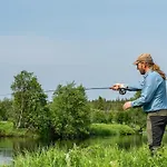 Satu, Kahden Makuuhuoneen Kelomoekki, Lukuisten Polkujen, Polkupyoeraereitin Sekae Kalaisan Tunturilammen Vieressae