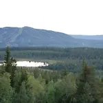 Satu, Kahden Makuuhuoneen Kelomoekki, Lukuisten Polkujen, Polkupyoeraereitin Sekae Kalaisan Tunturilammen Vieressae Syöte