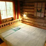 Satu, Kahden Makuuhuoneen Kelomoekki, Lukuisten Polkujen, Polkupyoeraereitin Sekae Kalaisan Tunturilammen Vieressae Ferienhaus *