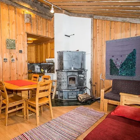 Vakantiehuis Satu 31, Kahden Makuuhuoneen Kelomoekki Syoetteellae, Valaistun Ladun Vieressae *