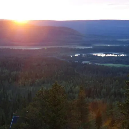 Satu 31, Kahden Makuuhuoneen Kelomoekki Syoetteellae, Valaistun Ladun Vieressae Syöte