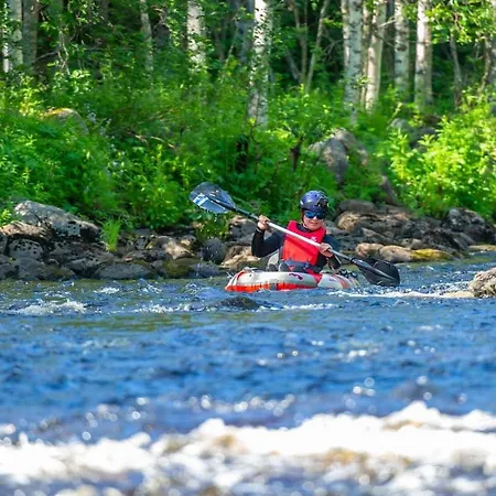 Satu 31, Kahden Makuuhuoneen Kelomoekki Syoetteellae, Valaistun Ladun Vieressae *