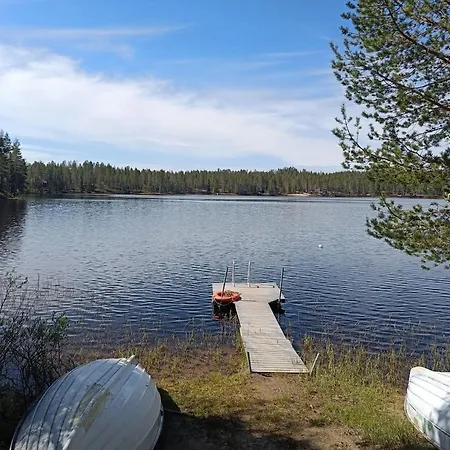 Satu, Kahden Makuuhuoneen Kelomoekki, Lukuisten Polkujen, Polkupyoeraereitin Sekae Kalaisan Tunturilammen Vieressae *