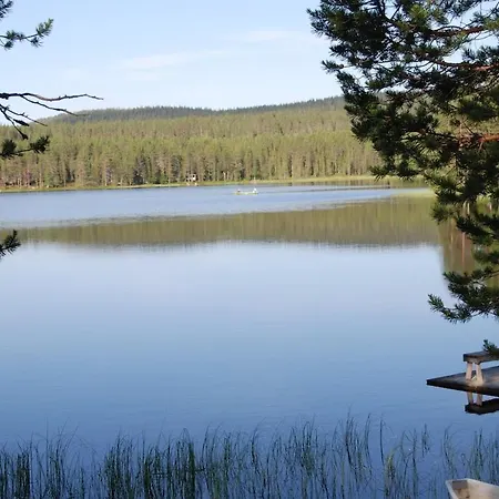 Satu 31, Kahden Makuuhuoneen Kelomoekki Syoetteellae, Valaistun Ladun Vieressae *
