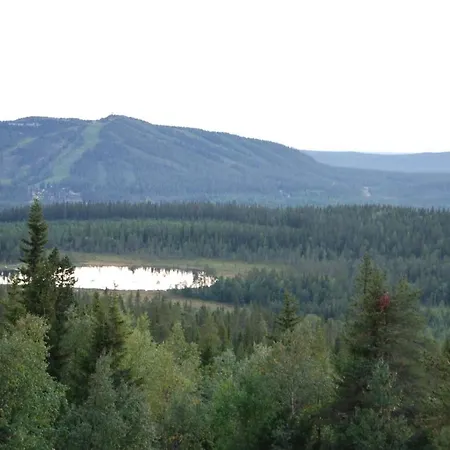 Satu, Kahden Makuuhuoneen Kelomoekki, Lukuisten Polkujen, Polkupyoeraereitin Sekae Kalaisan Tunturilammen Vieressae Syöte