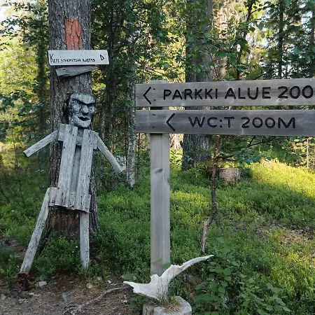 Satu, Kahden Makuuhuoneen Kelomoekki, Lukuisten Polkujen, Polkupyoeraereitin Sekae Kalaisan Tunturilammen Vieressae *