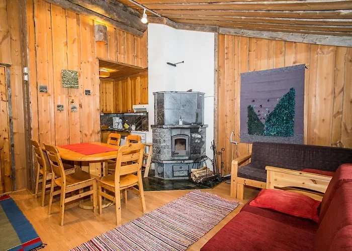 בית נופש Satu 31, Kahden Makuuhuoneen Kelomoekki Syoetteellae, Valaistun Ladun Vieressae *